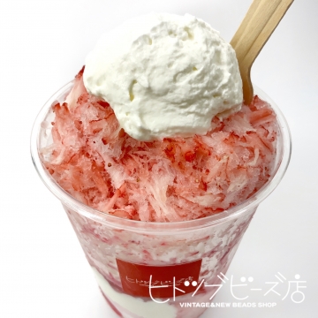 【季節限定】ふわふわ苺と練乳ホイップのかき氷を開く