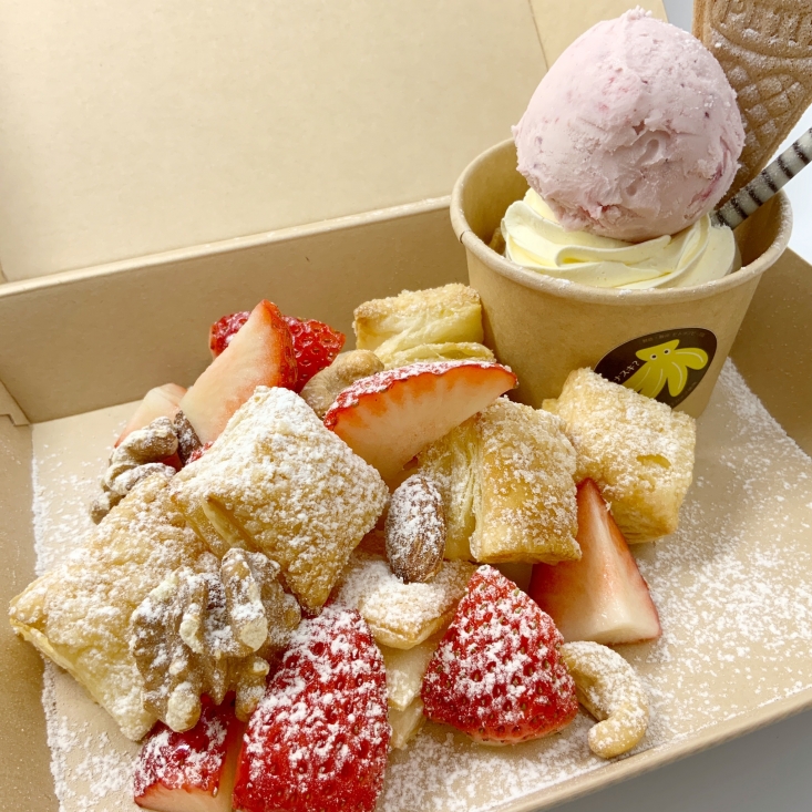 ナッツと苺アイスのパイ