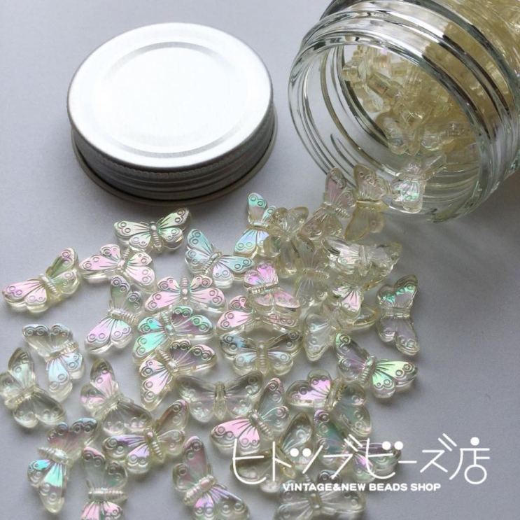蝶々のドイツ製のヴィンテージビーズ