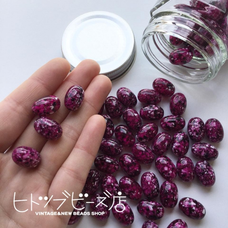 デッドストックのアクリルビーズ