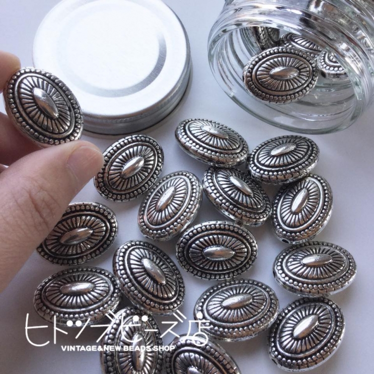 メタル風樹脂製で軽いビーズ