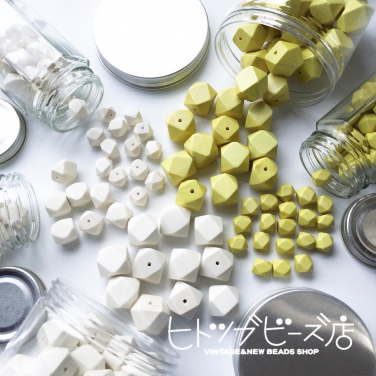 カナリアイエローウッドビーズ