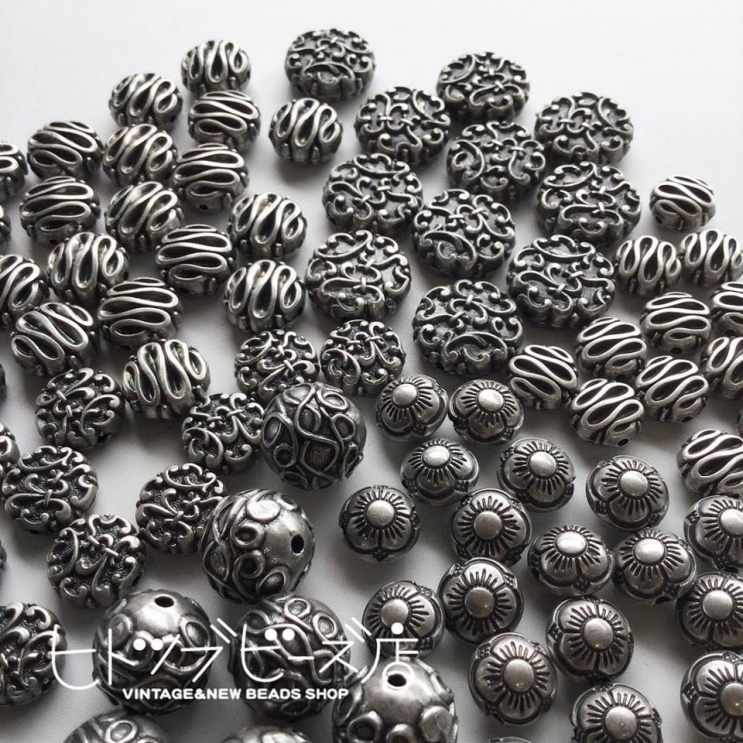 アクリルビーズ