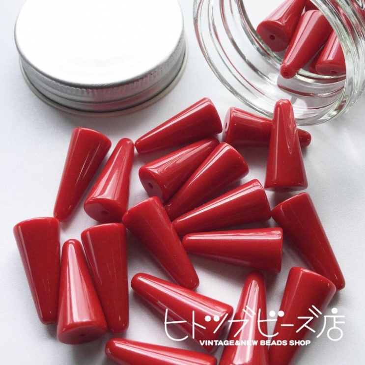 赤色のビーズ