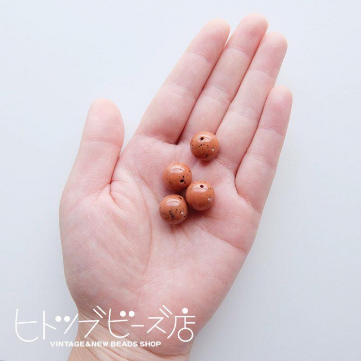 イタリア製のアクリルビーズ