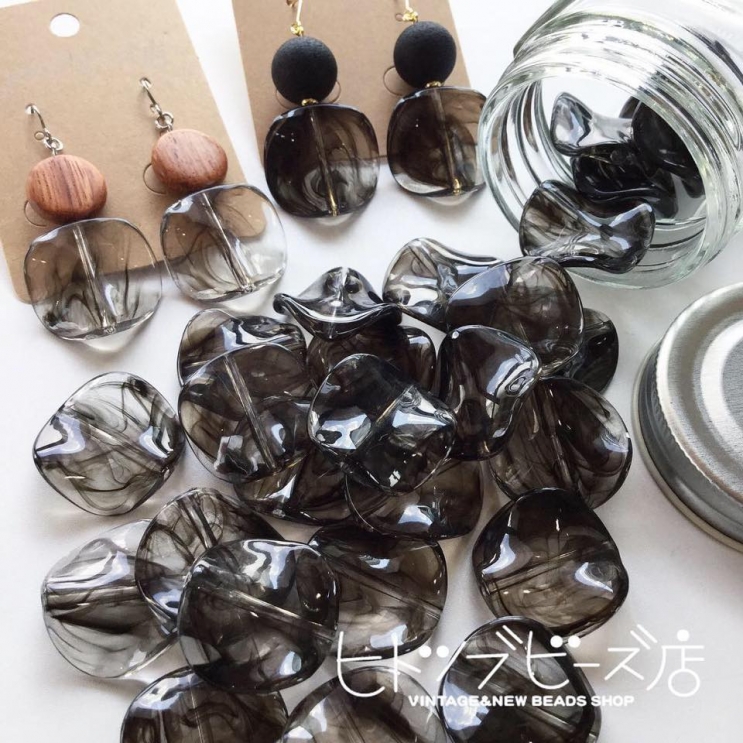 アクリルビーズ