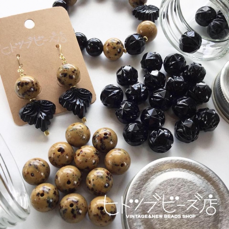 ドイツヴィンテージの黒いビーズ