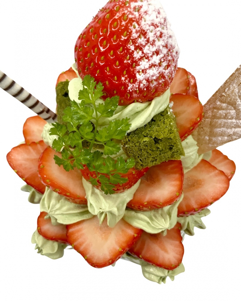 たっぷり苺の抹茶パフェ