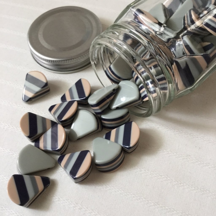 三角しましまカボション