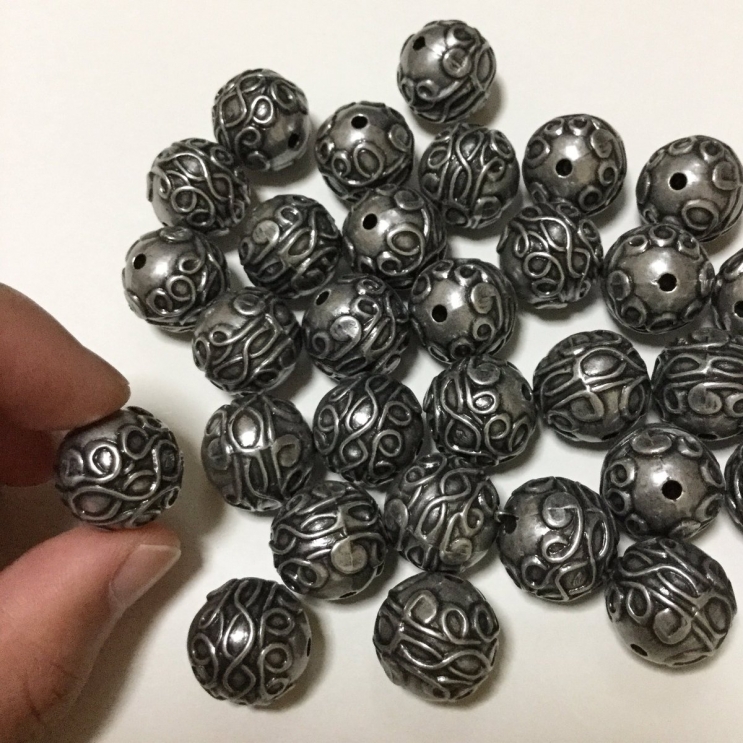 アクリルビーズ