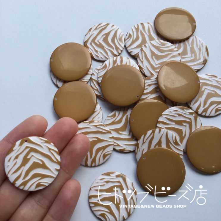 ゼブラ柄のビーズ