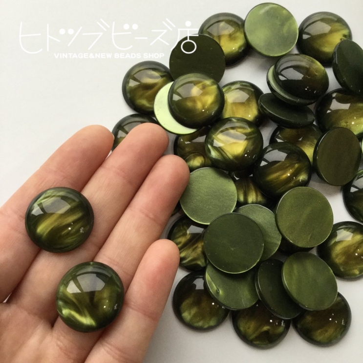 ゴールドっぽい光沢のグリーンアクリル板で作った限定カボション