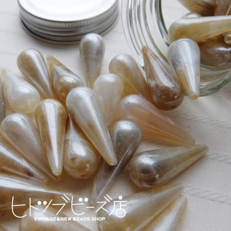 雫型のヴィンテージビーズ