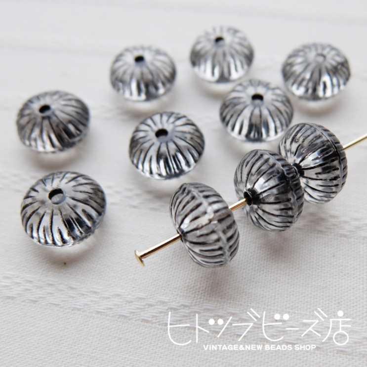 ブラックラインのアクリルビーズ