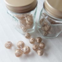 クリアにゴールドラインの毛糸玉ビーズ