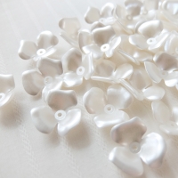 パール塗装の樹脂のお花パーツ