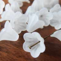 フロスト加工のアクリルお花パーツ